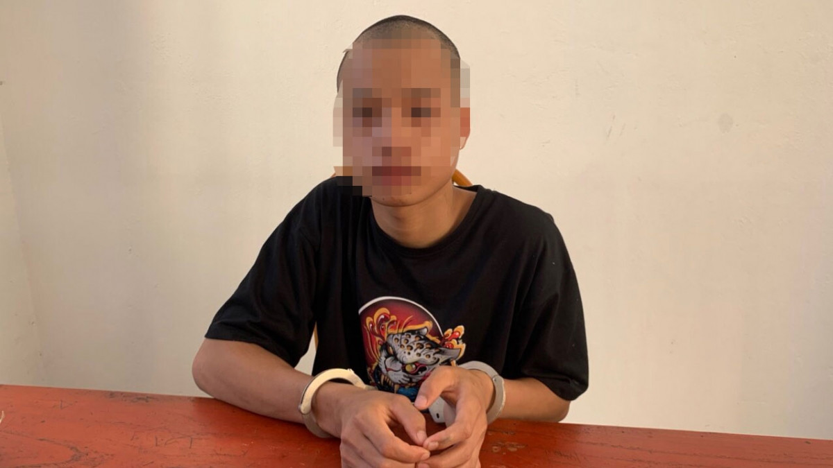  Bắt tạm giam thanh niên 17 tuổi hiếp dâm cháu bé 12 tuổi: Ngày 10/7, Công an tỉnh Cao Bằng ra khởi tố bị can và bắt tạm giam đối tượng Hoàng Văn Vương (SN 2003, trú xã Yên Thổ, huyện Bảo Lâm, tỉnh Cao Bằng) về hành vi hiếp dâm người dưới 16 tuổi. Theo tài liệu điều tra, Vương quen T (SN 2009) qua mạng xã hội Facebook, trong thời gian từ ngày 25/6 đến ngày 1/7/2021, Vương đã 2 lần quan hệ tình dục với T.