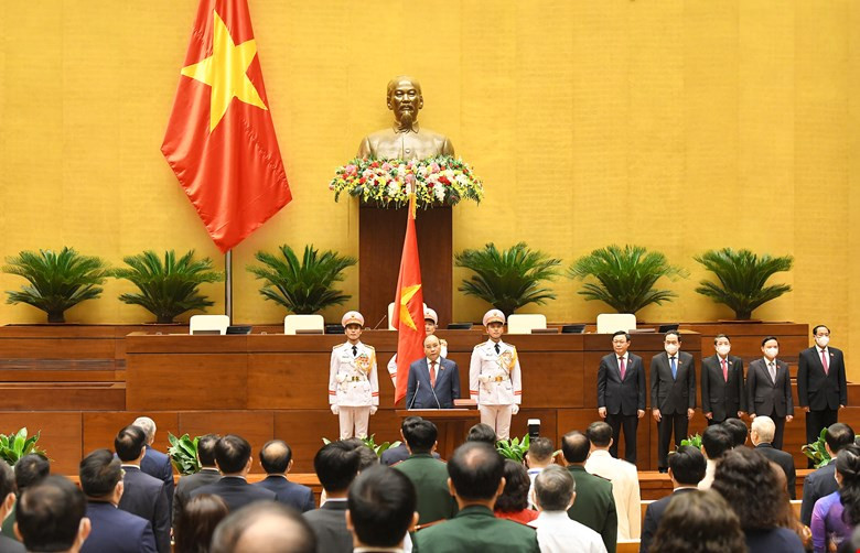 Trong con đường sự nghiệp, ông có giai đoạn ngắn (3/2006-5/2006) giữ chức Phó tổng Thanh tra Chính phủ. Từ 2007, ông Phúc chuyển sang giữ cương vị Bộ trưởng, Chủ nhiệm Văn phòng Chính phủ; Tổ trưởng Tổ công tác cải cách thủ tục hành chính của Thủ tướng.