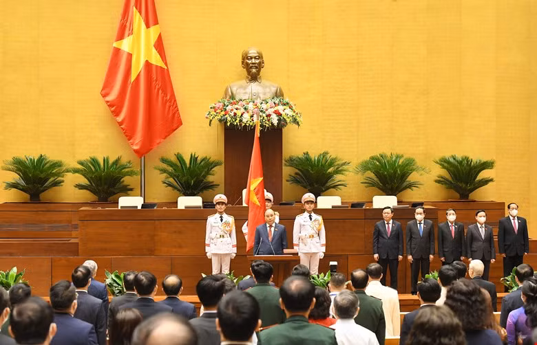 Trong con đường sự nghiệp, ông có giai đoạn ngắn (3/2006-5/2006) giữ chức Phó tổng Thanh tra Chính phủ. Từ 2007, ông Phúc chuyển sang giữ cương vị Bộ trưởng, Chủ nhiệm Văn phòng Chính phủ; Tổ trưởng Tổ công tác cải cách thủ tục hành chính của Thủ tướng.