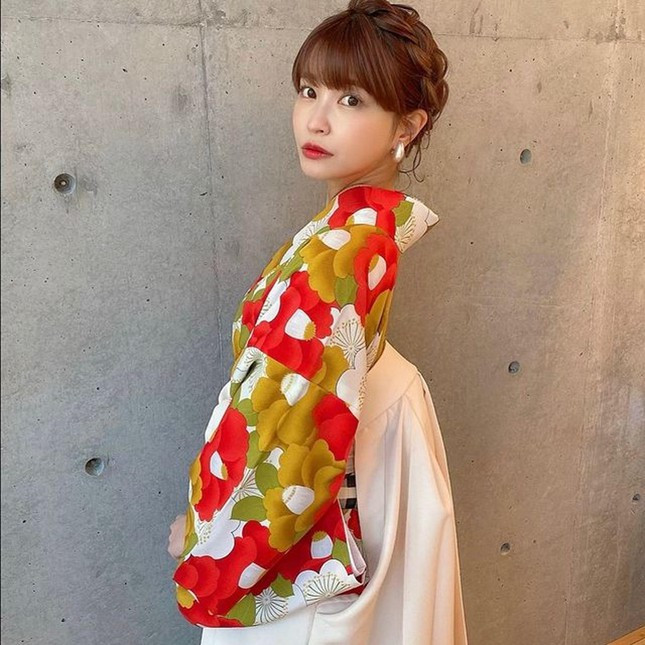 Asuka trong trang phục truyền thống của người Nhật. &gt;&gt;&gt; Mời quý độc giả xem video: Không những xinh đẹp, 3 hot girl này còn cực "mát tay" kinh doanh