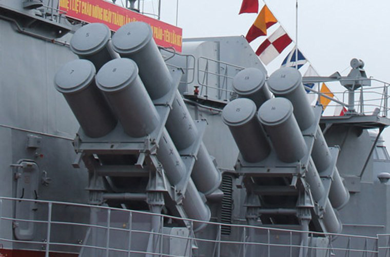 Các tên lửa Kh-35 Uran-E có tầm bắn lên tới 130km, trang bị radar chủ động, tốc độ bay cận âm, mang đầu đạn 145kg có thể đánh chìm tàu chiến cỡ 5.000 tấn. Số tên lửa Uran-E này được trang bị cho các tàu tên lửa Molniya, BPS-500 và tàu hộ vệ Gepard 3.9.