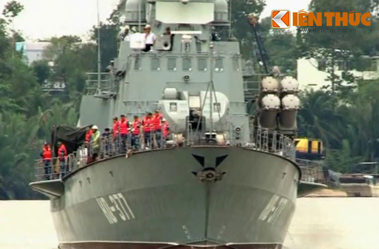 Tuy không là vũ khí được chế tạo tại Nga, nhưng các tàu tên lửa Project 12418 Molniya do nhà máy Ba Son (X51) đóng dưới sự hỗ trợ kĩ thuật, cung cấp linh kiện từ nhà máy Vympel (Nga). Chính vì thế, cũng có thể tính 4 tàu tên lửa Molniya được X51 bàn giao cho hải quân là những vũ khí mà Nga cung cấp cho Việt Nam.