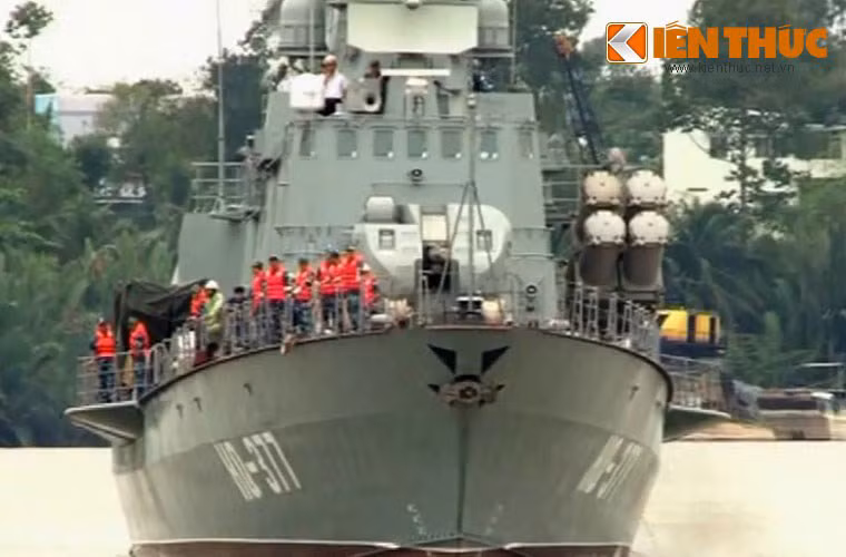 Tuy không là vũ khí được chế tạo tại Nga, nhưng các tàu tên lửa Project 12418 Molniya do nhà máy Ba Son (X51) đóng dưới sự hỗ trợ kĩ thuật, cung cấp linh kiện từ nhà máy Vympel (Nga). Chính vì thế, cũng có thể tính 4 tàu tên lửa Molniya được X51 bàn giao cho hải quân là những vũ khí mà Nga cung cấp cho Việt Nam.