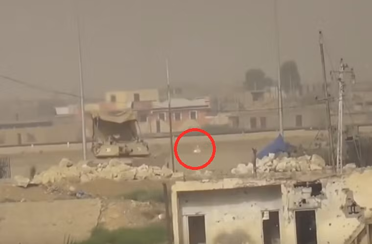 Đây không phải là lần đầu tiên quân IS bắn hạ được xe tăng M1 của Quân đội Iraq. Ít nhất 40 xe tăng M1 Abrams trong tổng số 315 chiếc Quân đội Iraq sử dụng đã bị IS và các lực lượng phiến quân khác tiêu diệt.