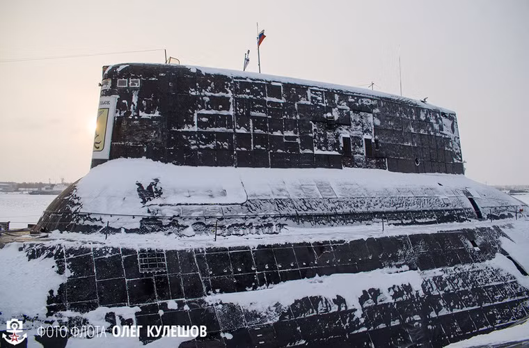 Cận cảnh tàu ngầm hạt nhân TK-20 Severstal tại căn cứ bảo quản Hạm đội Biển Bắc.