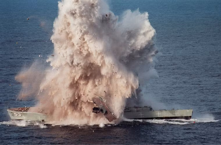 Nếu đây là chiến tranh thì có lẽ phải tới quả nửa thủy thủ đoàn thiệt mạng ngay lập tức.