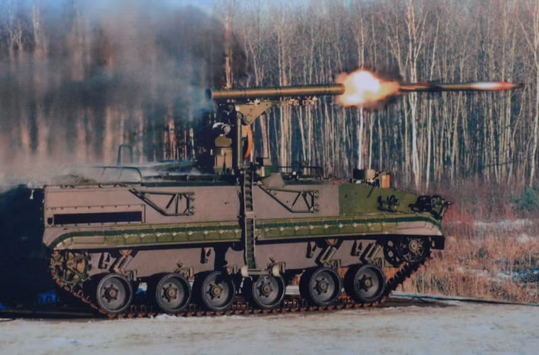 Hệ thống tên lửa chống tăng Khrizantema-S (hay còn được gọi là “hoa cúc vàng”) sở hữu sức mạnh hủy diệt và không hề dễ thương như cái tên mĩ miều của nó. Khrizantema-S được xem là tổ hợp tên lửa chống tăng hiện đại nhất của Quân đội Nga hiện tại, nó được thiết kế để tiêu diệt hầu như mọi dòng xe tăng chiến đấu chủ lực trên thế giới hiện tại và cả trong tương lai.