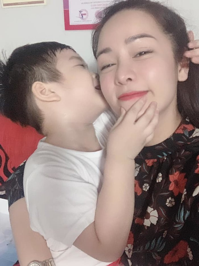 Nhat Kim Anh tham thiet xin chong cho duoc nhin con… dau chi 1 phut-Hinh-3