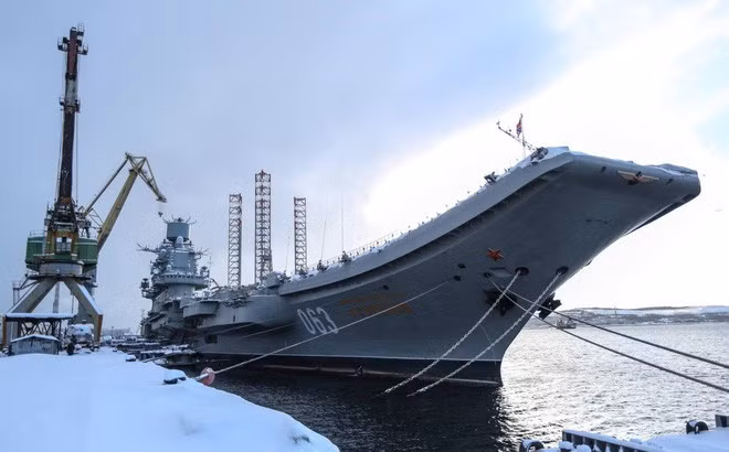 Con tàu được đưa tới đây để tiếp tục công tác đại tu, sửa chữa lớn sau sự cố chìm ụ nổi siêu trường siêu trọng PD-50 vào tháng 10 năm ngoái, tuy nhiên công việc tiến hành rất chậm chạp.