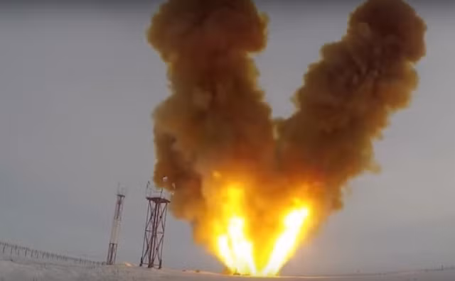 Avangard có thể tấn công chính xác mục tiêu ở khoảng cách trên 11.000 km. Điểm mạnh của vũ khí này là tốc độ lên tới 25.000 km/h và độ cao hành trình nhỏ, giúp nó tránh những hệ thống cảnh giới mặt đất và trên không gian.