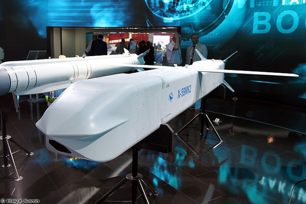 Hiện nay Nga đã thử nghiệm thành công tên lửa không đối đất Kh-59MK2 có thể tích hợp trong khoang vũ khí của tiêm kích Su-57, tạo ra lợi thế rất lớn trước Mỹ và đồng minh.