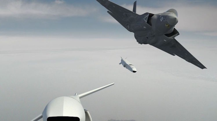 Tên lửa được trang bị đường truyền dữ liệu hai chiều để duy trì kết nối với tiêm kích F-35, cho phép phi công cập nhật dữ liệu tác chiến, hủy nhiệm vụ hoặc thay đổi mục tiêu giữa hành trình.