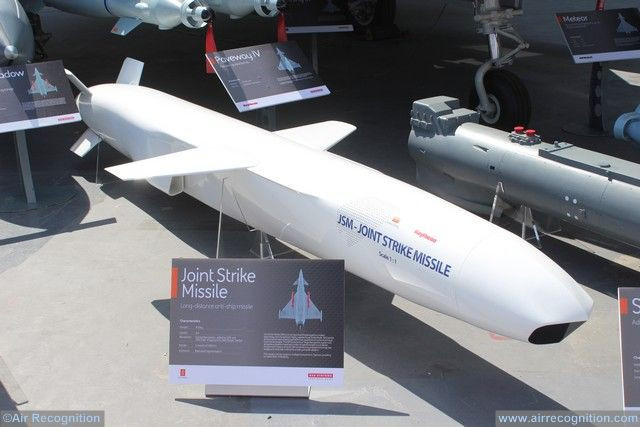 JSM được lắp đầu đạn trọng lượng 230 kg, trang bị hệ thống dẫn đường kết hợp giữa định vị toàn cầu (GPS), quán tính và chụp ảnh địa hình, giúp tên lửa đánh trúng mục tiêu trong môi trường GPS bị gây nhiễu nghiêm trọng.