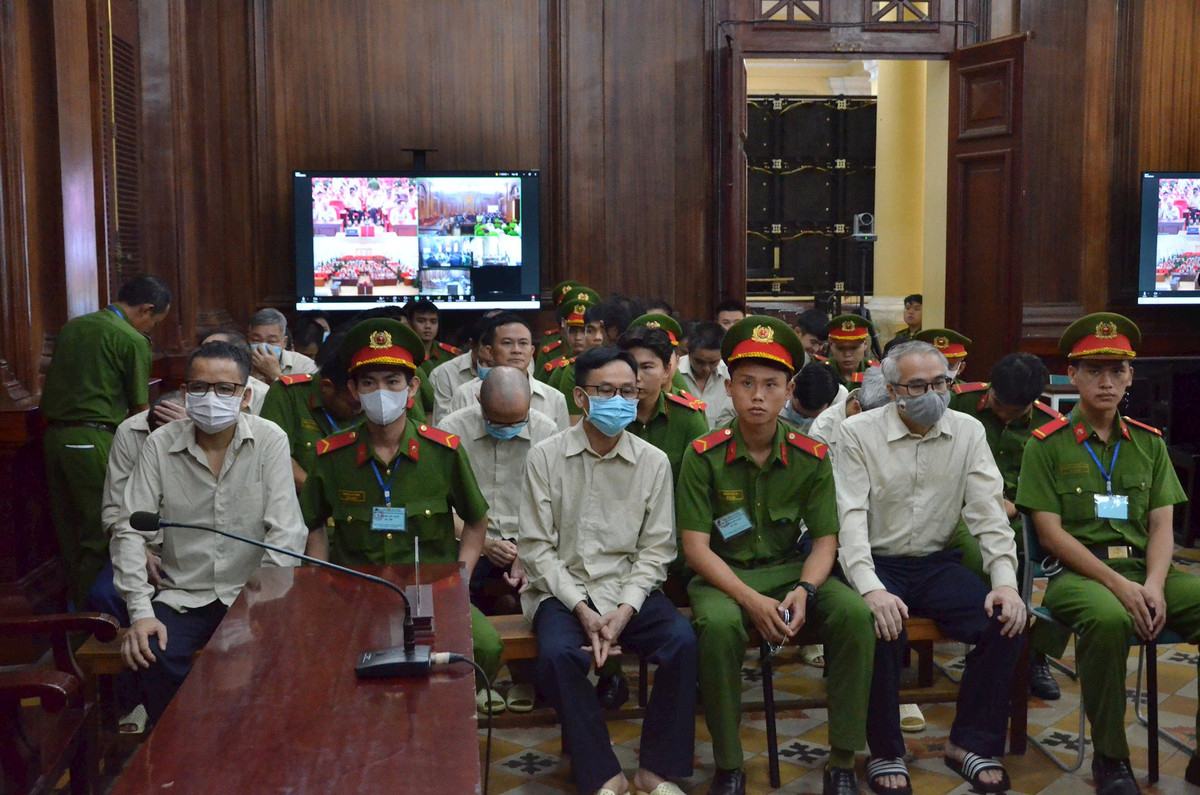 Hai cuu Cuc truong Cuc Dang kiem linh an 19 va 25 nam tu