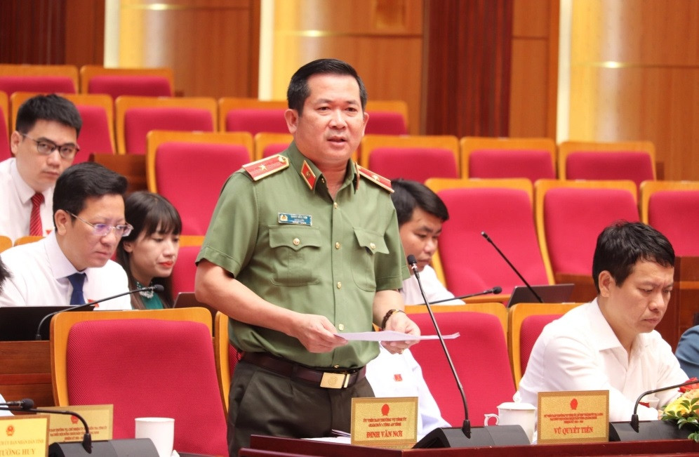  Khi dân tin tưởng mình thì tất cả mọi vấn đề khó khăn đều giải quyết được hết: “Trong quá trình làm việc, tôi luôn nghĩ rằng, người dân thương mình mới động viên mình, không thương sẽ không động viên. Bởi, người dân mình rất rõ ràng minh bạch, tức là anh có công thì người dân ghi nhận. Khi dân tin tưởng mình thì tất cả mọi vấn đề khó khăn đều giải quyết được hết”, Thiếu tướng Đinh Văn Nơi trả lời báo chí tháng 4/2023.