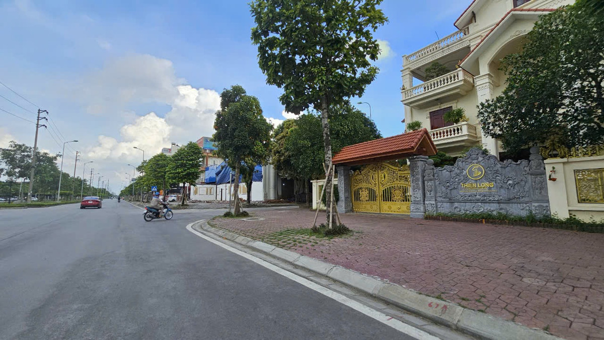 Ông Lưu Văn Bản, Phó Chủ tịch Thường trực UBND tỉnh Hải Dương yêu cầu thành phố Hải Dương phối hợp với các cơ quan tham mưu tiến hành rà soát tổng thể, toàn diện các lô đất dọc tuyến đường Trường Chinh. Tuyến đường này thiếu quy hoạch về kiến trúc nên dẫn tới tình trạng xây dựng sai phép.