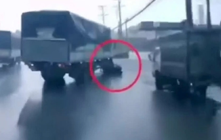 Tài xế xe tải 2 lần cán nạn nhân: Dấu hiệu tội giết người Tai xe xe tai 2 lan can nan nhan: Dau hieu toi giet nguoi