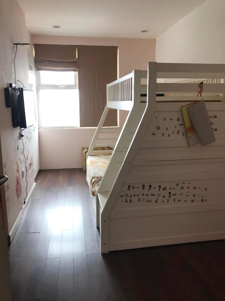 Ngoài công việc là một MC, Bạch Lan Phương còn kinh doanh làm đẹp.