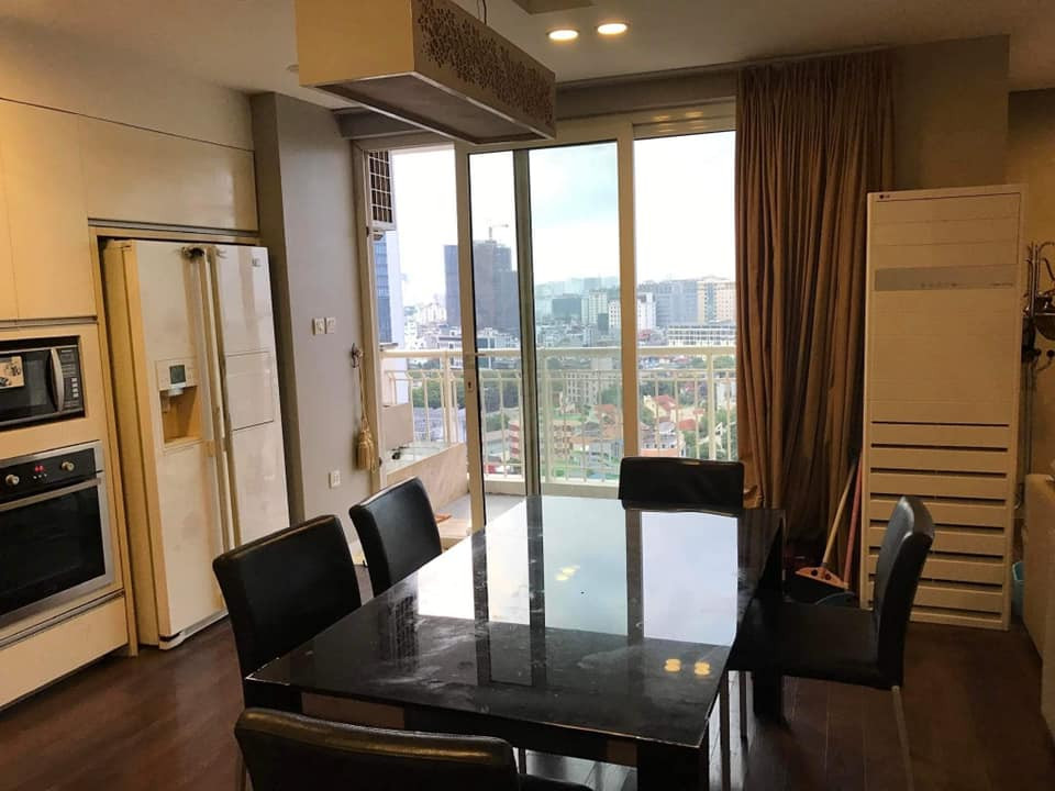 Căn hộ của vợ sắp cưới Huỳnh Anh có 3 ban công thoáng đãng.