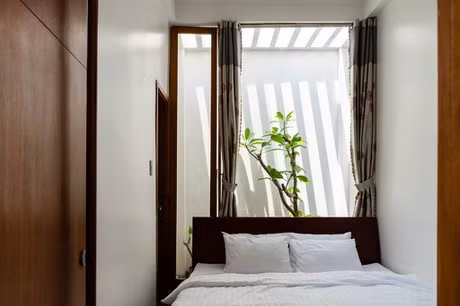 Phòng ngủ như ở giữa vườn cây xanh. Nguồn ảnh: Quang Dam