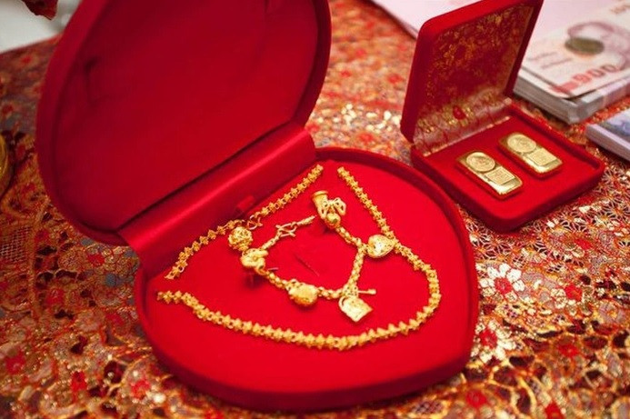 Gia đình Ông Cao Thắng chuẩn bị sính lễ rất công phu, hoành tráng để sang hỏi cưới Đông Nhi. Ảnh: Saostar