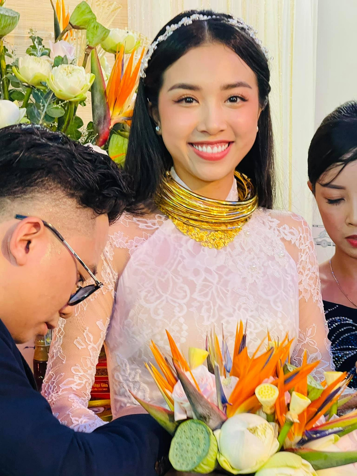 Trong đám cưới đầu năm 2021, Á hậu Thuý An khiến dân tình "loá mắt" khi được tặng gần 13 cây vàng từ người thân, họ hàng. Ảnh: Vietnamnet