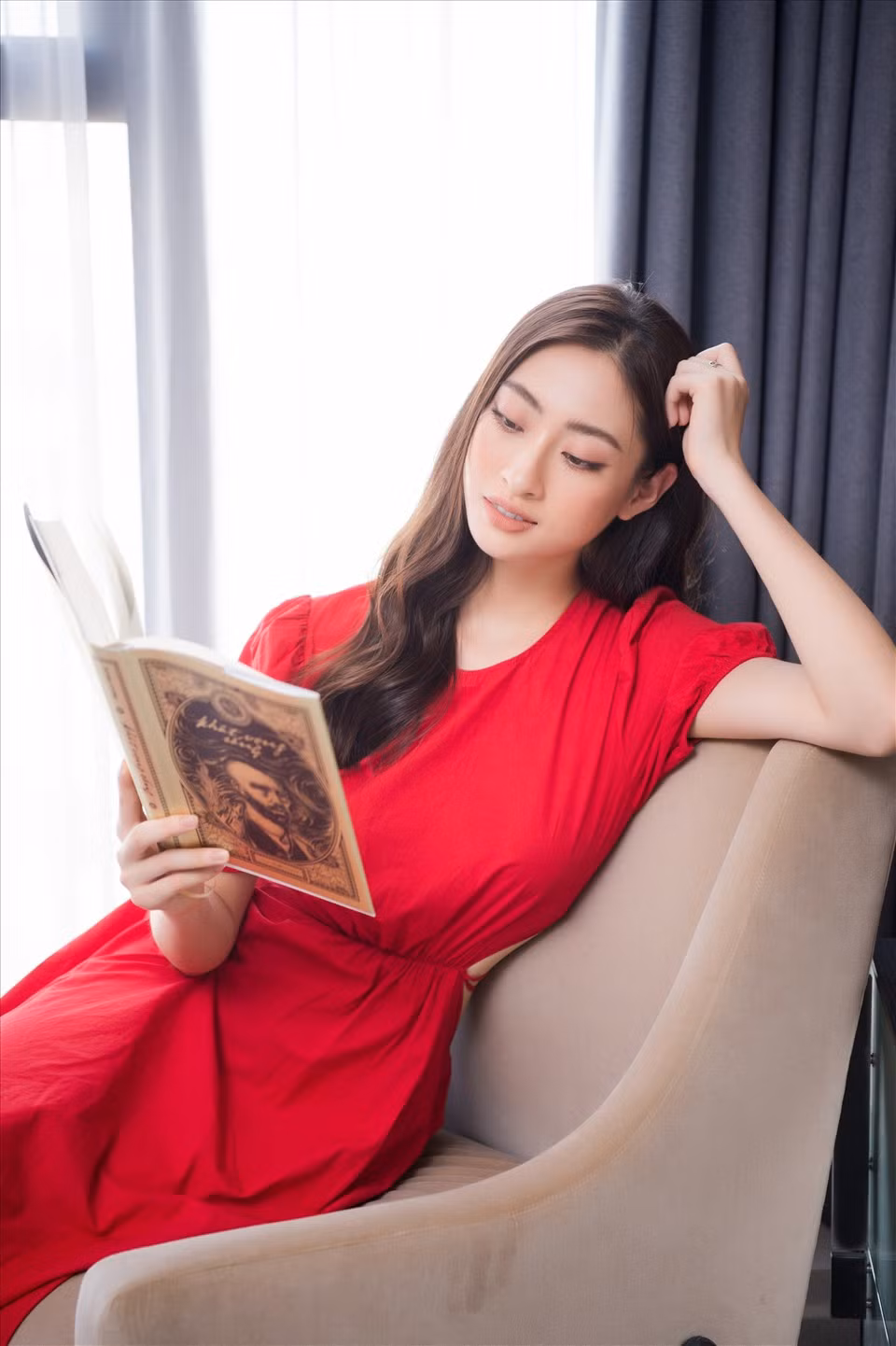 Ở tuổi 21, Hoa hậu Lương Thuỳ Linh chính thức sở hữu căn penthouse ngay giữa lòng thủ đô Hà Nội. Ảnh: Sen Vàng