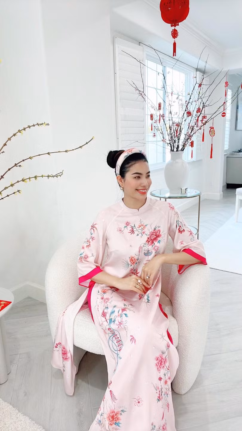 Góc nào trong nhà cũng có tông trắng và rất sang chảnh.