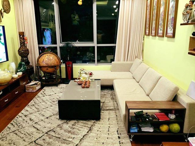 Không gian phòng khách thiết kế sang trọng với nội thất hiện đại, màu sắc tinh tế hài hòa. Ảnh: FBNV