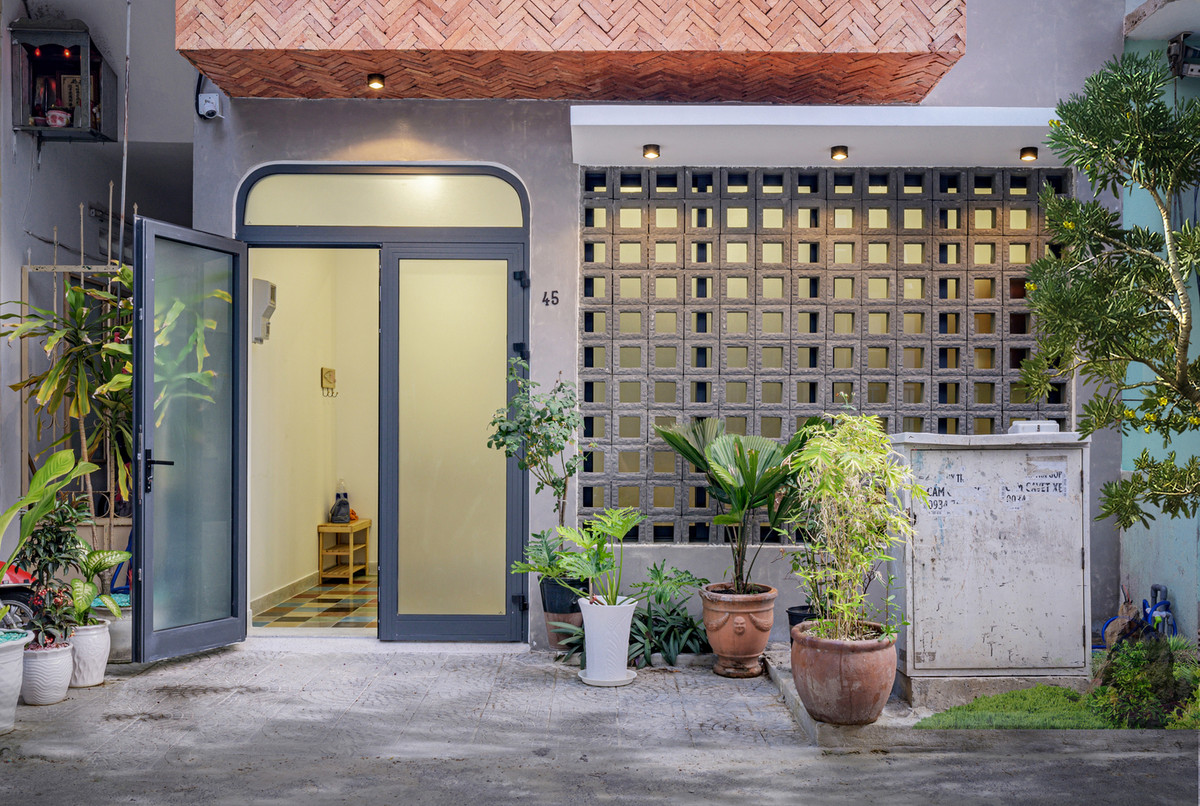 Bài toán kinh tế là yếu tố mà kiến trúc sư tâm đắc nhất trong thiết kế nhà. Bởi, chi phí xây nhà rất hợp lý cho đôi vợ chồng trẻ.