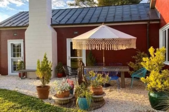 Vợ chồng Hoa hậu Ngọc Khánh sống trong ngôi nhà ở một thị trấn thuộc tiểu bang Virginia (Mỹ) trên khu đất rộng hàng nghìn m2.