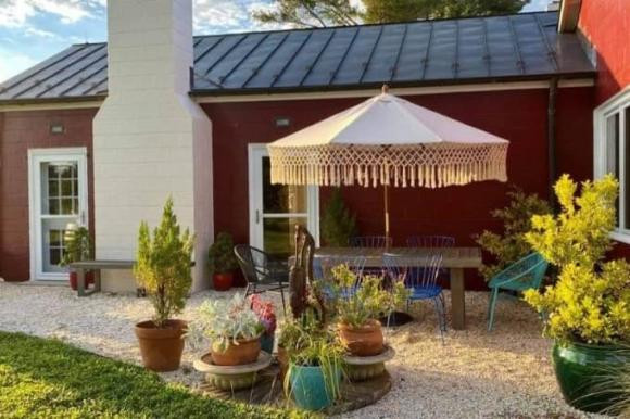 Vợ chồng Hoa hậu Ngọc Khánh sống trong ngôi nhà ở một thị trấn thuộc tiểu bang Virginia (Mỹ) trên khu đất rộng hàng nghìn m2.