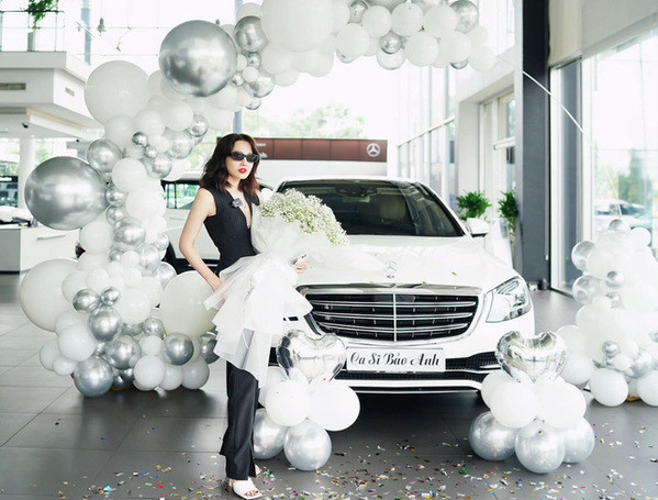 Chỉ sau hơn nửa năm tậu nhà cho mẹ, Bảo Anh đã sắm ngay cho bản thân một chiếc ô tô. Ảnh: FB Bảo Anh