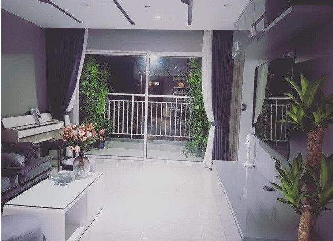 Hồi đầu năm 2017, nữ ca sĩ từng chia sẻ hình mới về căn hộ chung cư cô mới tậu được sau 5 năm đi hát. Ảnh: FBNV