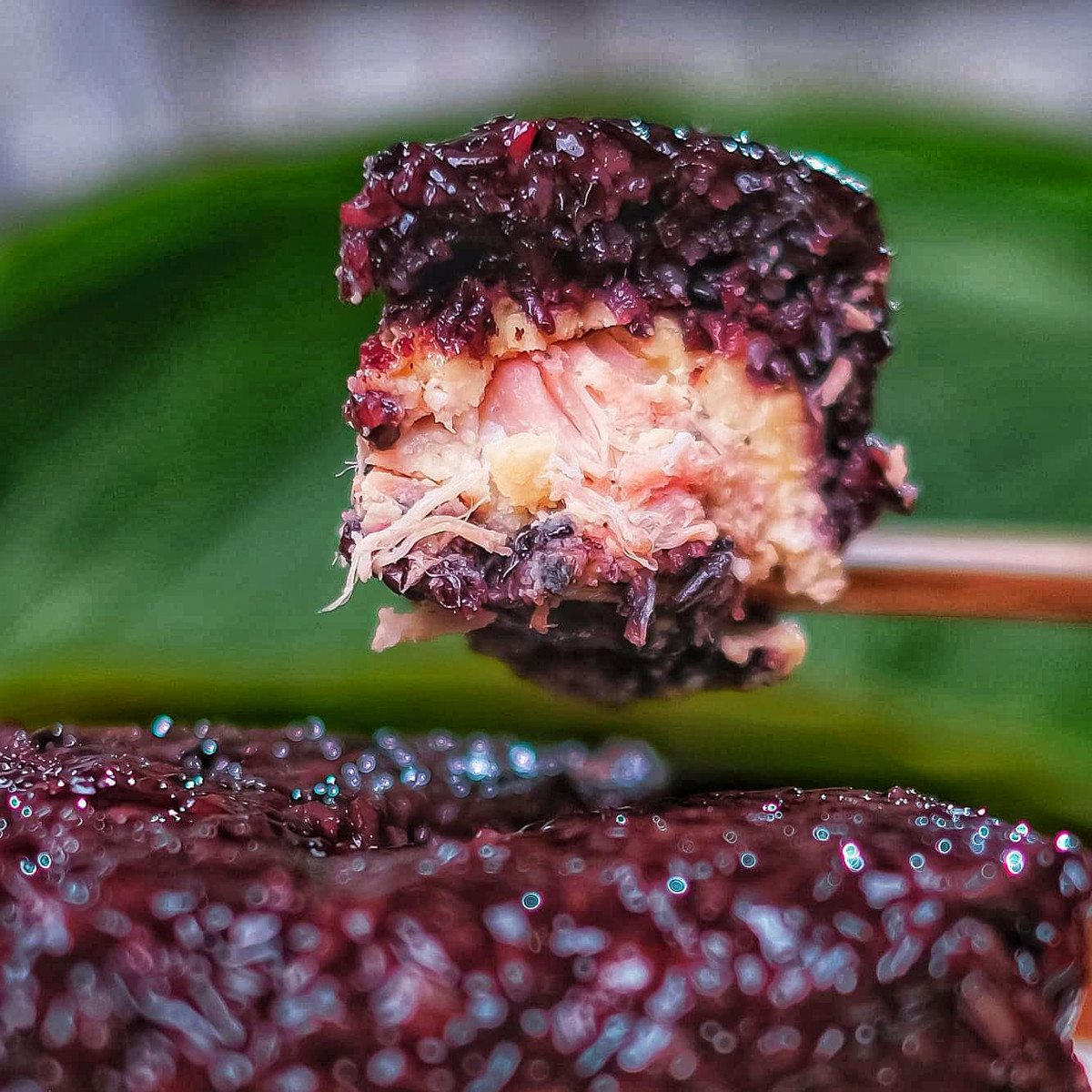 Được quảng cáo "ăn không lo béo", bánh chưng gạo lứt được nhiều chị em Hà thành đặt mua về ăn Tết. Ảnh: Facebook