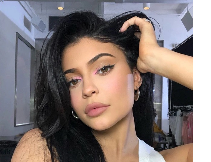 Nhiều người cho rằng Kylie Jenner không thể được xem là làm giàu “tự thân” bởi cô xuất thân từ gia đình giàu có, nổi tiếng. Ảnh: BI