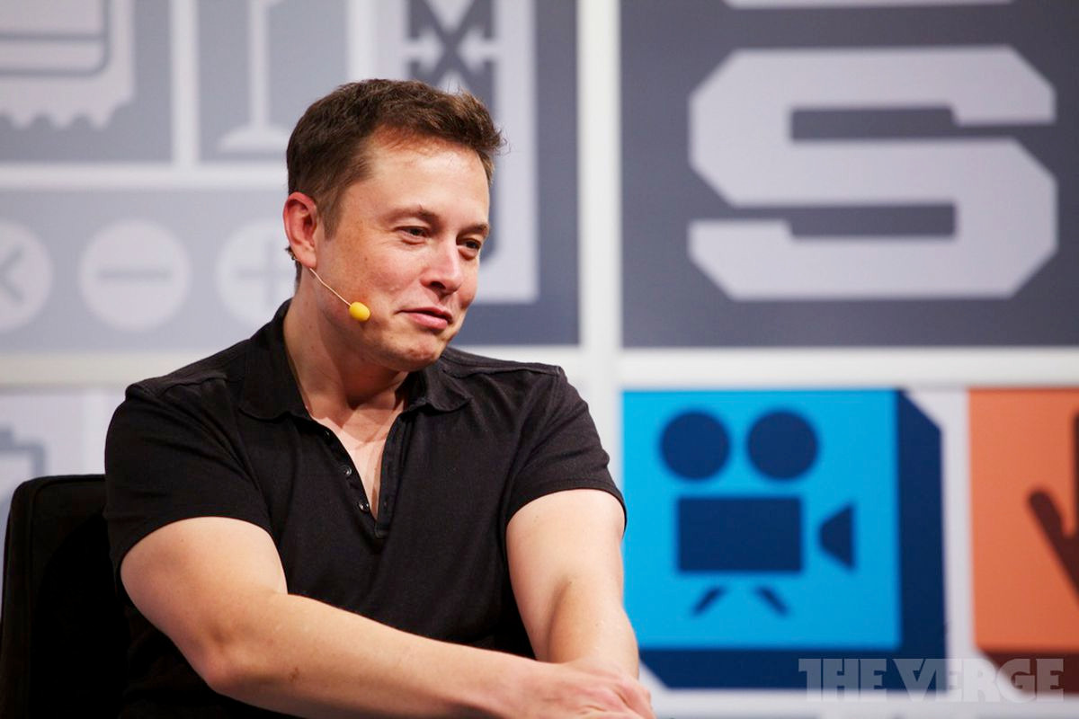 Musk gặp Larry Page, đề xuất Google mua Tesla với giá 6 tỷ USD, và Musk hứa sẽ đầu tư thêm 5 tỷ USD để mở rộng nhà máy. Tuy nhiên, thoả thuận bị dừng lại khi doanh số của Model S tăng cao. Ảnh: The Verge