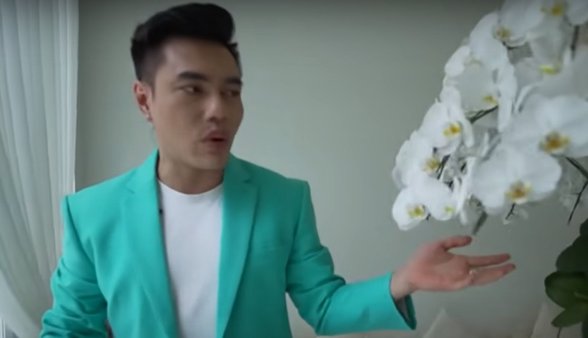 Không gian bên trong căn nhà khiến Lê Dương Bảo Lâm không khỏi choáng ngợp. Trong đó, nội thất đều là hàng đắt tiền, tinh tế.