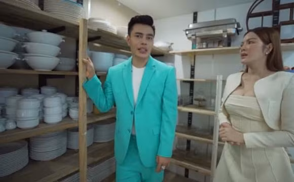 Bát, đĩa được phân loại xếp thành từng chồng. Nguồn ảnh: chụp màn hình VieNetwork