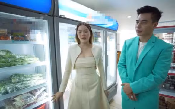 Trong bếp có khu vực để bánh ngọt riêng, khu vực lưu trữ rau củ quả riêng.