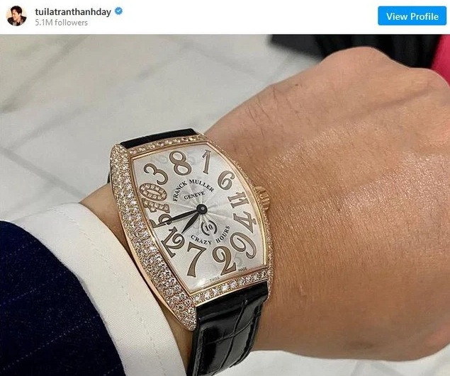 Chiếc đồng hồ Franck Muller Crazy Hours giá khoảng 500 triệu đồng nằm trong bộ sưu tập của Trấn Thành. Ảnh chụp màn hình