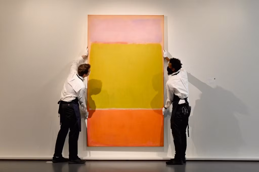 Bức tranh 3 vệt màu này có kích thước 240,7 x 138,7 cm, trên chất liệu sơn dầu trên vải. Ảnh: The Jakarta Post