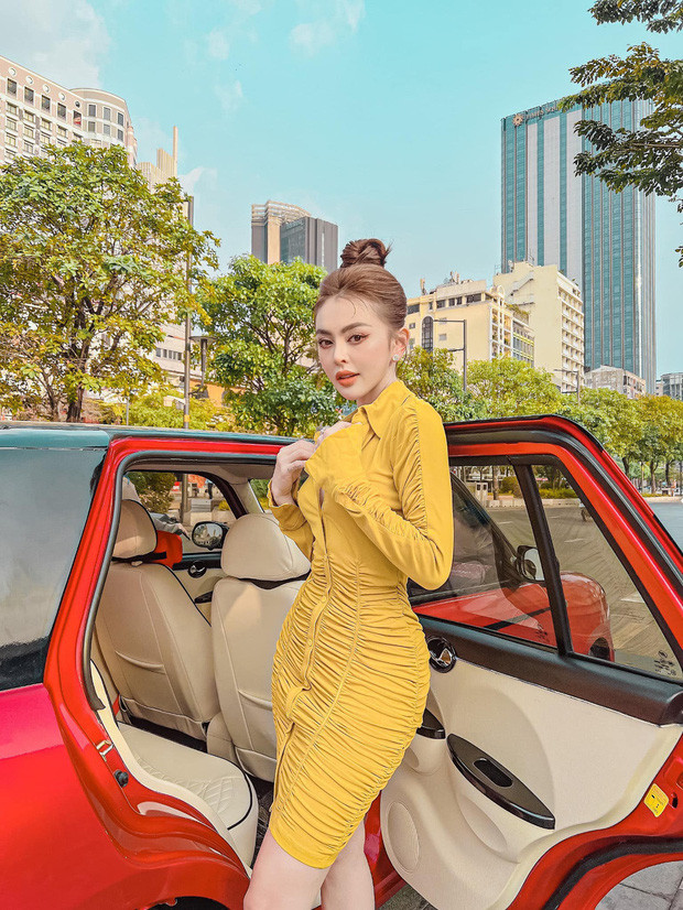 Trên trang cá nhân, Trang Nemo không ngại công khai cuộc sống sang chảnh, giàu có của mình. Cô có niềm đam mê đặc biệt với xe cộ. Ảnh: FBNV