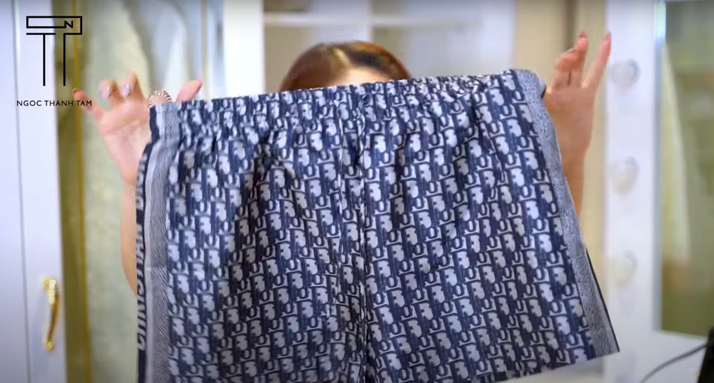 Chiếc quần đùi 47 triệu từng gây sốc của Ngọc Thanh Tâm. Ảnh: Youtube