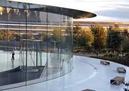 Đáng chú ý, Steve Jobs Theater có thể chịu đựng được một cơn địa chấn mạnh tới 8+ độ richter. Ảnh: DesignWanted