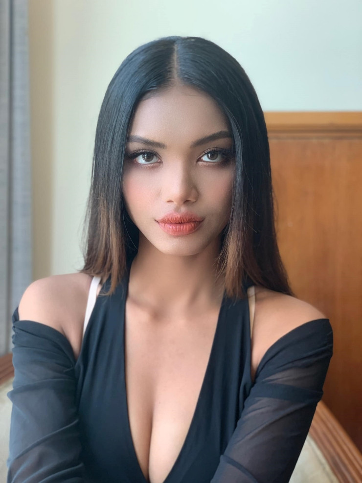 Trên trang cá nhân cô thường chia sẻ những hình ảnh lui tới phòng gym.