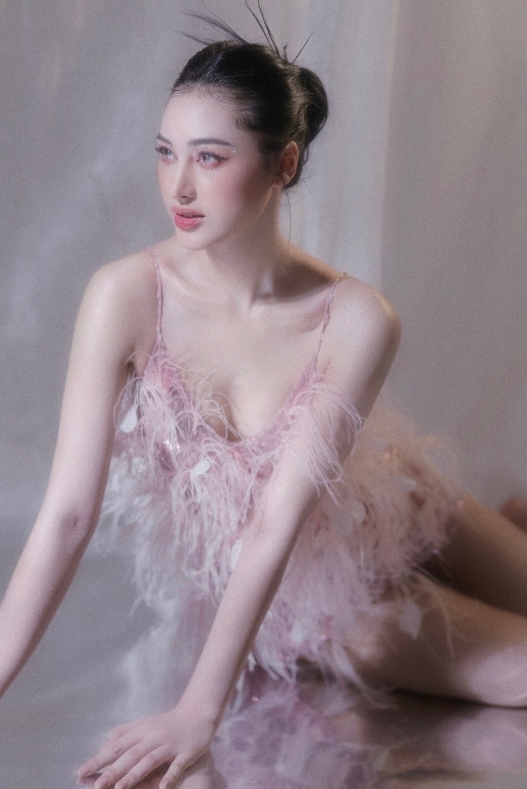 H Duyên-B'krông (thường gọi là Duyên) sinh năm 1999 là hot girl Ê Đê nổi tiếng với ngoại hình xinh đẹp.