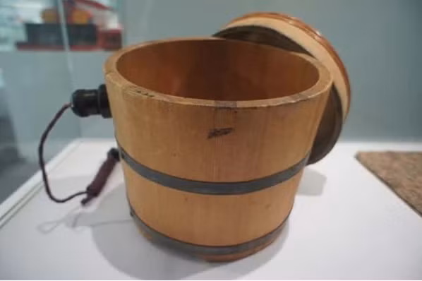 Tuy nhiên, nồi cơm này hoạt động không tốt. Nó sẽ nấu ra cháo hoặc gạo còn sống tùy vào loại ngũ cốc được sử dụng hoặc lượng nước được thêm vào. Do vậy, chiếc nồi cơm điện này không bao giờ được tung ra thị trường.