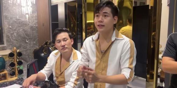 Phần nội thất bên trong được nam diễn viên đầu tư, chăm chút tủ mỉ. Ảnh: chụp màn hình