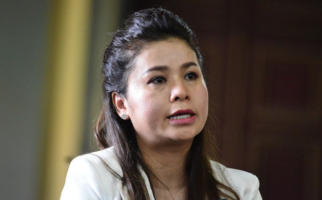 Vụ ly hôn nghìn tỷ của "vua cà phê" Trung Nguyên và bà Lê Hoàng Diệp Thảo cách đây mấy năm thu hút sự chú ý của truyền thông. Lúc bấy giờ, dù vẫn sở hữu phong thái của nữ doanh nhân thành đạt nhưng bà Thảo thường xuyên lộ vẻ mệt mỏi, tiều tụy. Ảnh: Nhadautu